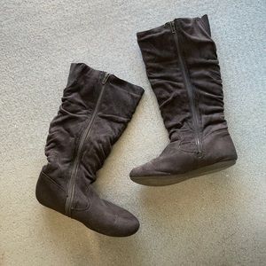 Forever Brand- Lightweight Zippered Boots-  Size :  6.5